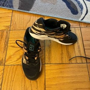 Nike zoom sneakers barely worn size 8